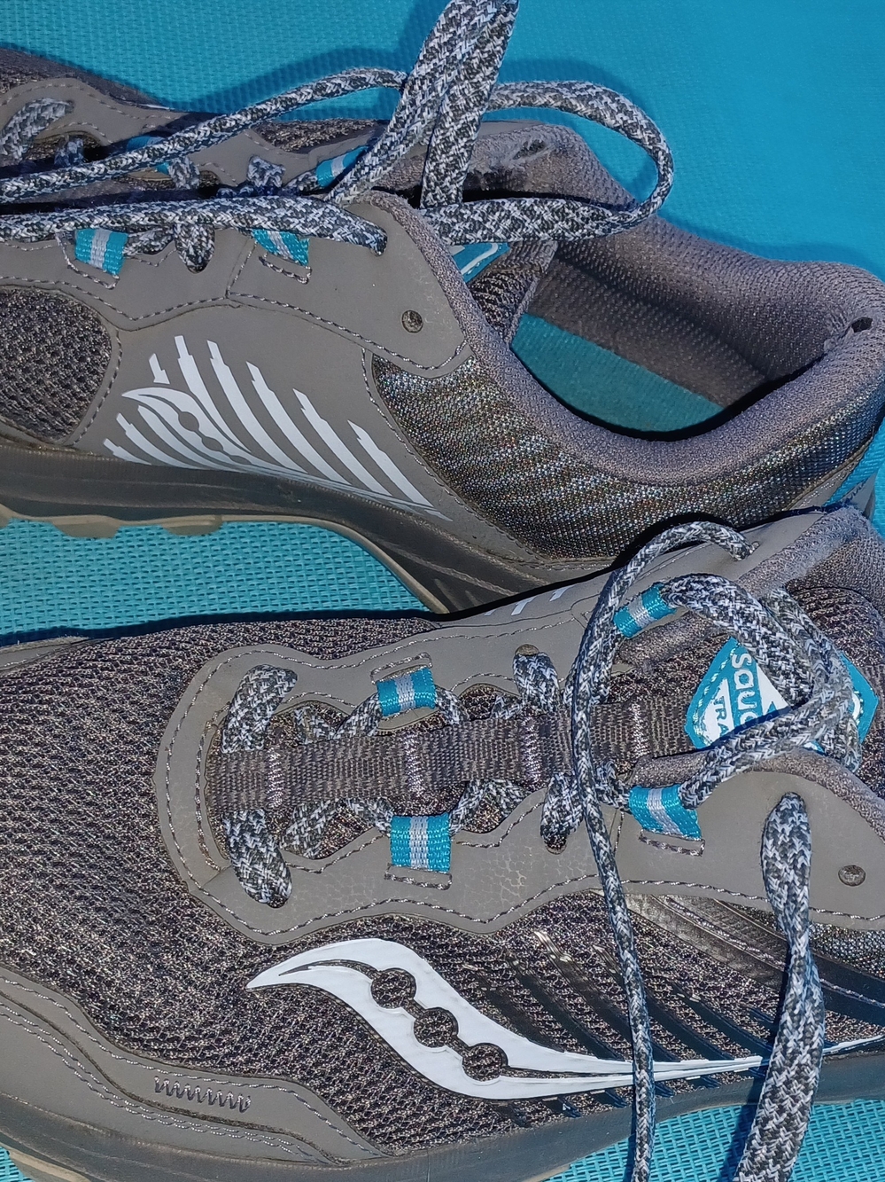 Saucony Women's 10W Grey and Teal Running Shoes Very Nice